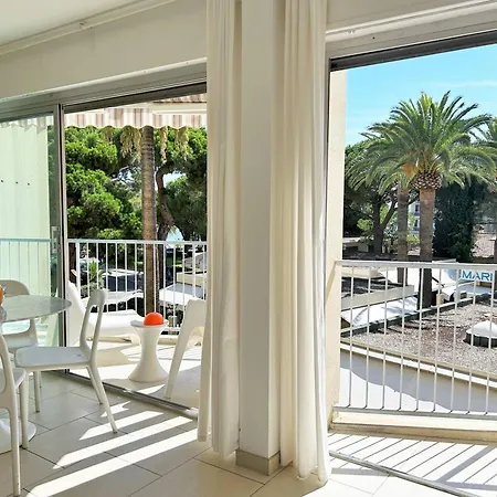 Climatise 2★, 2 Balcons, Proche Plage, - Fr-1-251-475 Apartment *